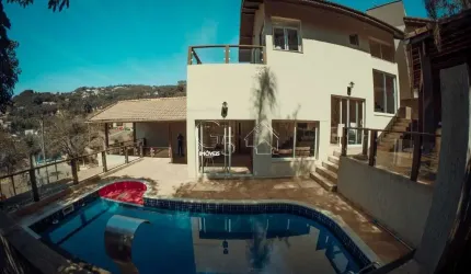 Casa com 5 Quartos no Condomínio Alpes de Caieiras