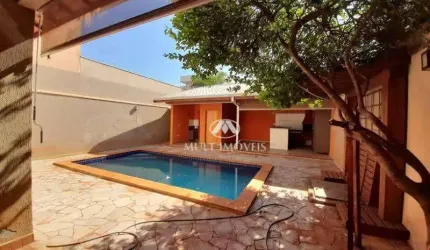 .Sobrado em excelente localização em Condomínio fechado com  terreno de 300m² e 265m² de área privativa.