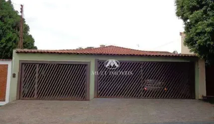 Casa Térrea em excelente localização no Bairro Jd. Irajá com terreno de 346,50m² e 260,92m² de área privativa.