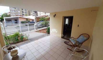 Casa Térrea localizada no Jd. Paulista com 330m², 3 dormitórios.