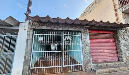 Casa Térrea localizada no Bairro Ipiranga com terreno de 280m² e 200m² de construção.