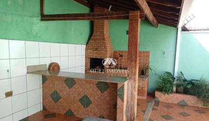 Casa térrea localizada no Bairro Palmares com terreno de 336m² e 213m² de  construção.