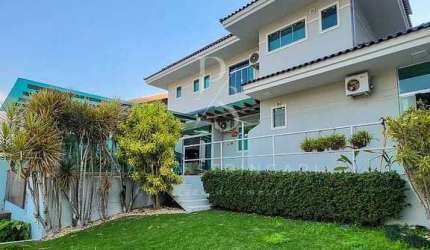 Conforto e Elegância: Casa Espaçosa com 3 Suítes + 1 Quarto no Bairro Amizade, Jaraguá do Sul