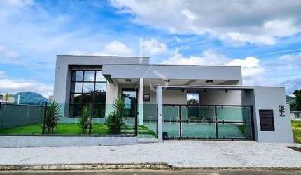 Viva com conforto e estilo nesta casa dos sonhos em Jaraguá do Sul!