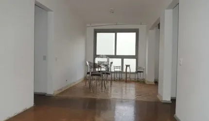 Amplo apartamento de 114,96 m² com excelente iluminação, ventilação cruzada e vista definida - oportunidade ideal para House Flipping.