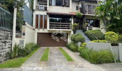 Casa Sobrado | 4 Dorm (3 Suítes) | 4 Vagas | Três Figueiras