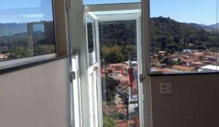 Ótima casa no Centro de São Bento do Sapucaí com elevador panorâmico!