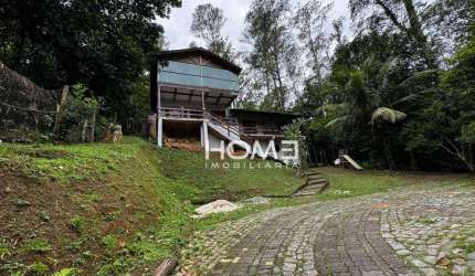 Casa no Camorim (próximo ao Riocentro), cachoeira privativa no portão e poucos vizinhos.