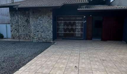 Casa no bairro Saguaçu em Joinville/SC