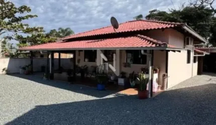Casa na Praia do Ervino