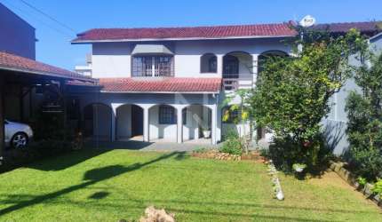 Linda Casa no Jardim Iririú