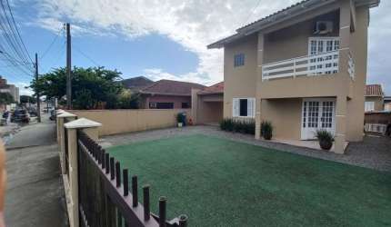 Casa de Dois Andares com Piscina no Vila Nova