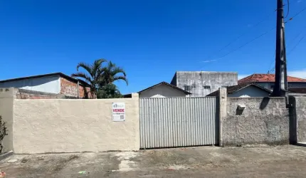 Casa com Amplo Terreno em Ubatuba