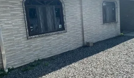 Casa com Amplo Terreno no Aventureiro