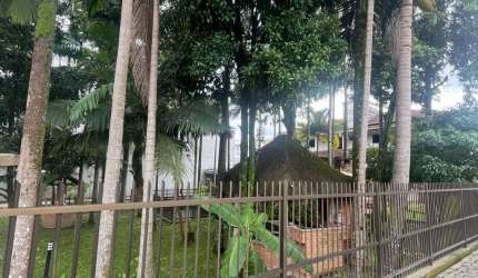 Terreno com Casa de Madeira no Floresta