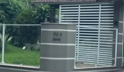 Casa de Alto Padrão no Saguaçu