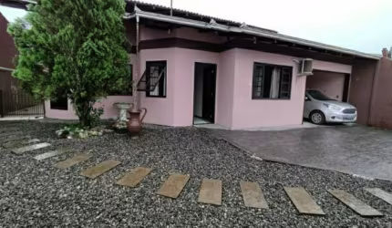 Casa com Edícula no João Costa