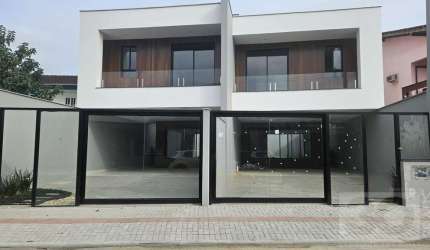 Casa Geminada para Venda em Joinville, Saguaçú, 3 dormitórios, 3 suítes, 4 banheiros, 2 vagas