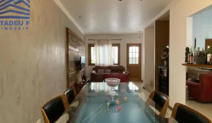 Casa de Condomínio a Venda, 4 dorms, 2 vagas na Granja Julieta