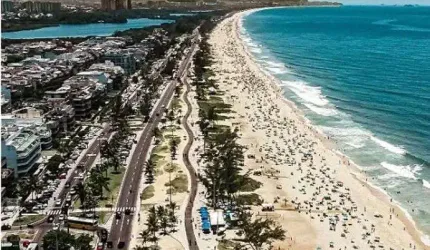 Cobertura espetacular na gleba A do Recreio a preço de apartamento, possui 2 quartos suíte