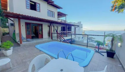 Casa com 3 dormitórios à venda, 500 m² por R$ 1.600.000,00 - Centro - São José/SC