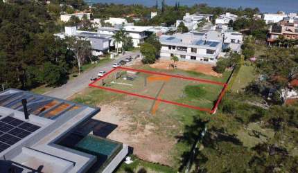 Terreno à venda, 7626000 m² por R$ 3.700.000 - Cacupé - Florianópolis/SC