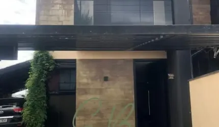 Lindo sobrado mobiliado de esquina.