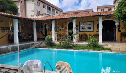 Casa com 1000m² de área total em Capim Macio - 5suites 7vagas de garagem