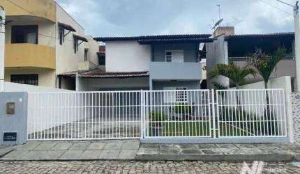 Casa duplex em Nova Parnamirim, 210m², 4suites, 2vagas
