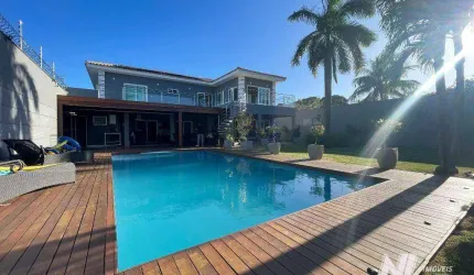 Casa alto padrão no bairro de Candelária - Piscina, espaço gourmet, academia - 5suítes