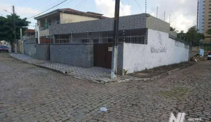 Casa com ótima localização no Barro Vermelho | 260m² de área total