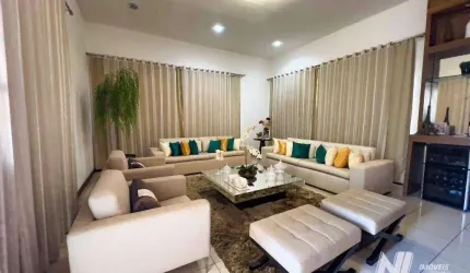 Espetacular mansão triplex na melhor localização de Candelária | 464m² de área construída e lazer privativo