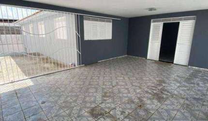Casa com 300m² em ótima localização em Dix