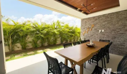 Alphaville Natal - Linda casa com 465m² de área total - aconchegante, arborizada e ventilada