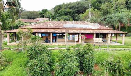 Sítio para Venda em Pedra Bela, zona rural, 5 dormitórios, 1 suíte, 3 banheiros
