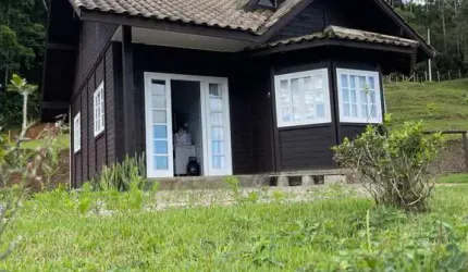 Sitio com 3 dormitórios na Estrada do Oliveira em Tijucas-SC