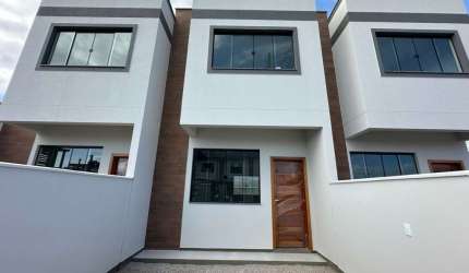 Sobrado com 2 Suites Localizado no Loteamento Br Felice