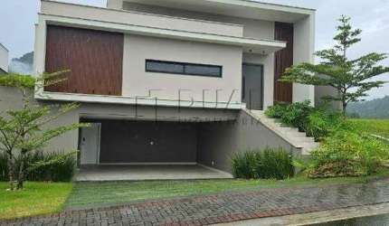 Casa alto padrão com 3 suítes no residencial Duquesa de Chartres em Jaraguá do Sul