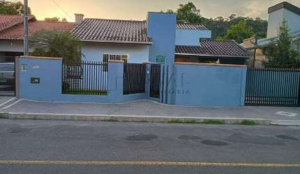 Casa com amplo terreno e 2 suítes a venda no bairro Três Rios do Sul em Jaraguá do Sul