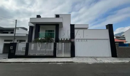 Casa à venda no bairro Vila Baependi em Jaraguá do sul.