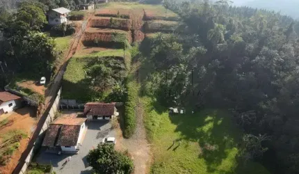 Casa com terreno de 6 mil m² + terreno ao lado de 5 mil m² a Venda em Guaramirim