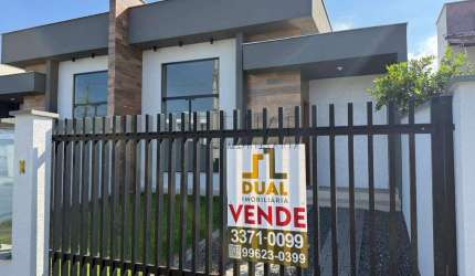 Moderna e Pronta para Morar: Casa Geminada com 3 Dormitórios e Churrasqueira