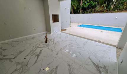 Casa à venda, 1 quarto, 3 suítes, 4 vagas, Barra do Rio Cerro - Jaraguá do Sul/SC