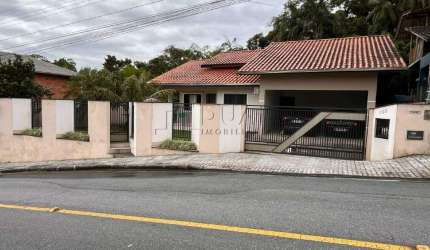 Casa Térrea com Suíte e Espaço Verde – Conforto e Segurança Próximo ao Centro