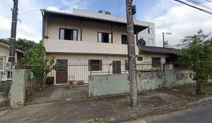 Casa mista de esquina com terreno de 306,12 m² no bairro Vila Baependi em Jaraguá do Sul