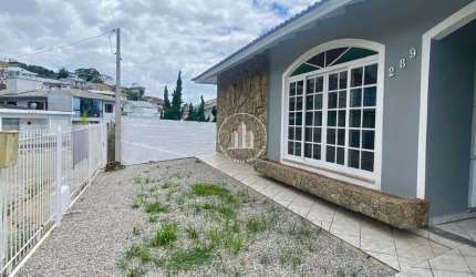 Casa 4 Quartos com 2 Suítes e 200m² - Centro