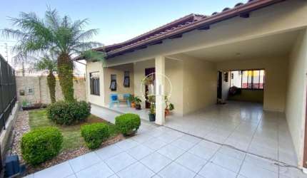 Casa 4 Dormitorios com 1 Suíte - Areias