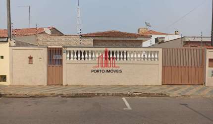 Casa com 2 quartos à venda