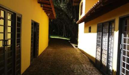 Chácara com lago, nascente, bosque e poço artesanal