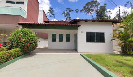 Casa Térrea no Condomínio Forest Hill, 3 suítes, 4 vagas na garagem